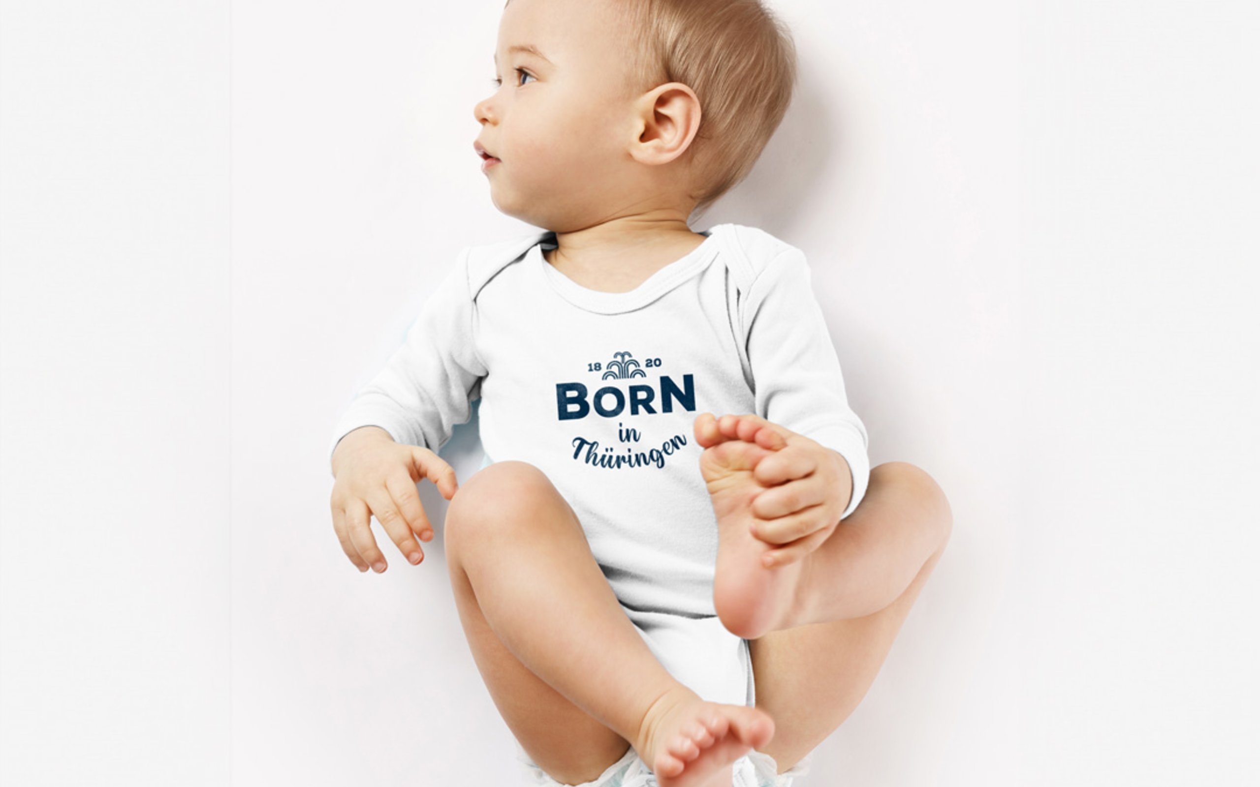 BORN Baby Body, langarm in der Größe 53-60cm aus Bio-Baumwolle. Aufschrift BORN in Thüringen.