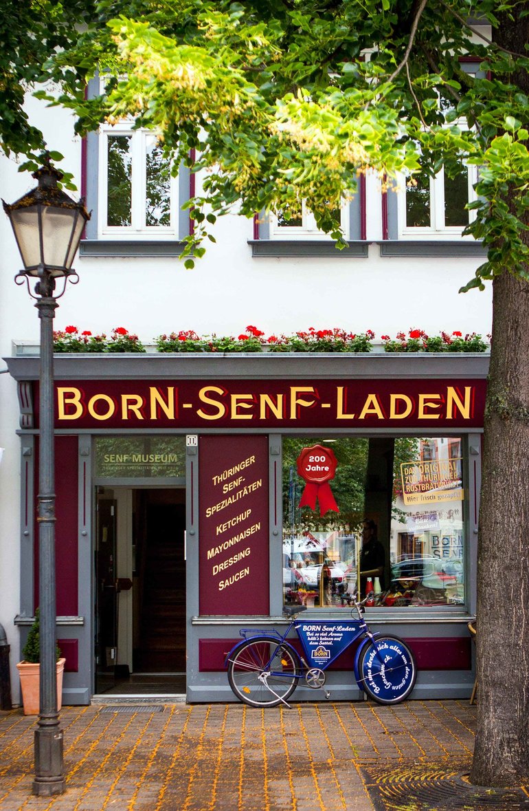 Unser Senfladen in Erfurt. Endecke und verkoste unseren Thüringer BORN Senf, BORN Ketchup und unsere Grillsaucen.