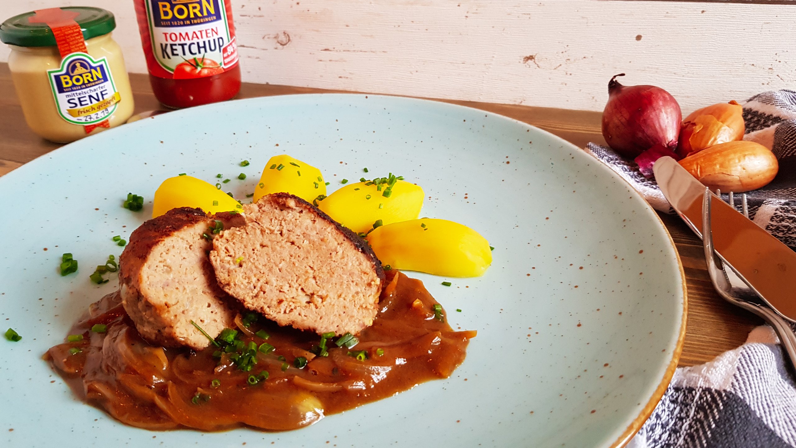 BORN Senf | Bratklösschen in Zwiebelsauce mit Salzkartoffeln