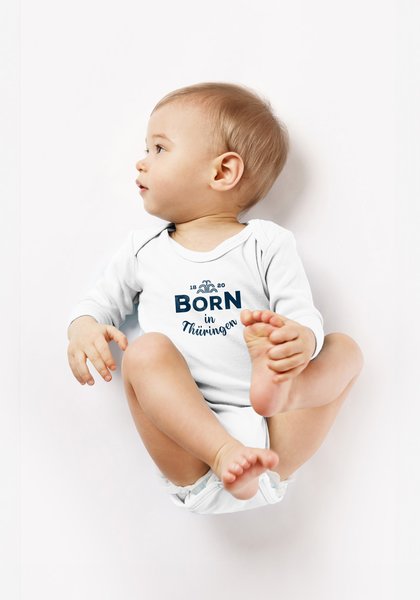 BORN Baby Body, langarm in der Größe 53-60cm aus Bio-Baumwolle. Aufschrift BORN in Thüringen.