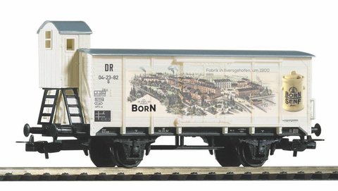 BORN Modellbahn H0 gedeckter Güterwagen mit Gleichstrom. Verziert mit dem BORN Logo sowie den historischen BORN Betriebsgelände in Erfurt Ilversgehoven um 1900.